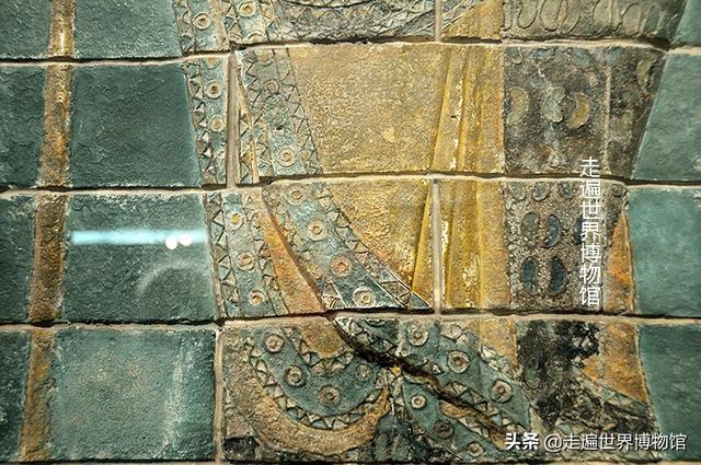 二千年前，伊朗人用带有立体图案的彩色砖建造宫殿，太有品了