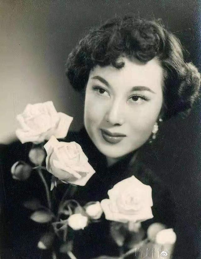 杜月笙干女儿在乱世中的生存术，终成天皇巨星，活到93岁