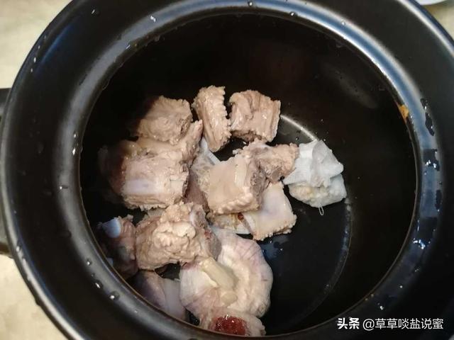 南洋滋补药膳，肉骨茶排骨汤，喝汤吃肉，温暖一冬