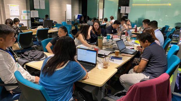 新加坡防疫你学不会？一群侦探在全力追踪传播链，英国神探去哪了