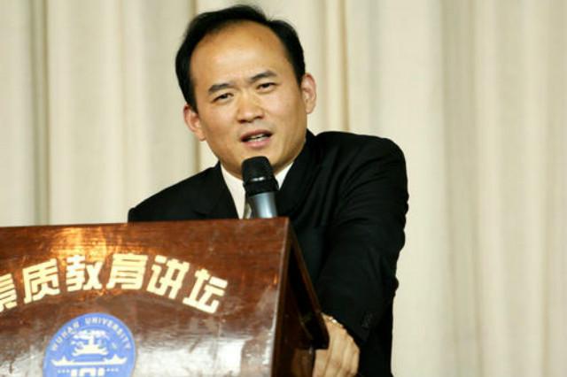 兰世立：放弃铁饭碗，进航空业，租20架飞机，成首富，三次入狱