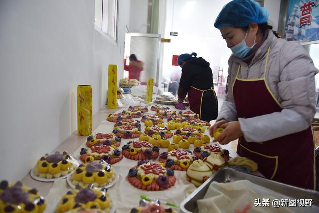 6名大姐蒸“年味”花馍，从早上6点干到晚上8点，看看她们蒸多少