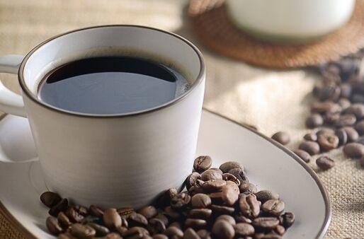 研究意外发现每天喝4杯咖啡能减肥 但需谨慎以免失眠头痛