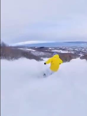 王思聪日本滑雪照曝光！带暧昧女网红出行，狗保姆和男友也在其中