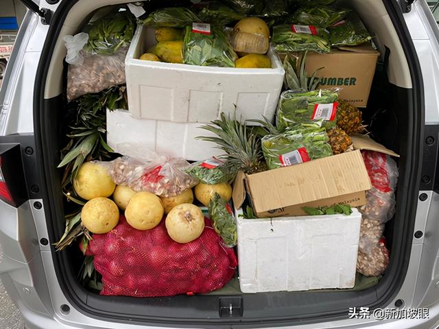 800公斤不起眼的蔬菜水果被救回，在社区免费发放