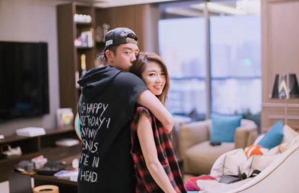 郑恺苗苗结婚，网友为前女友程晓玥唏嘘不已：爱得早不如爱得巧