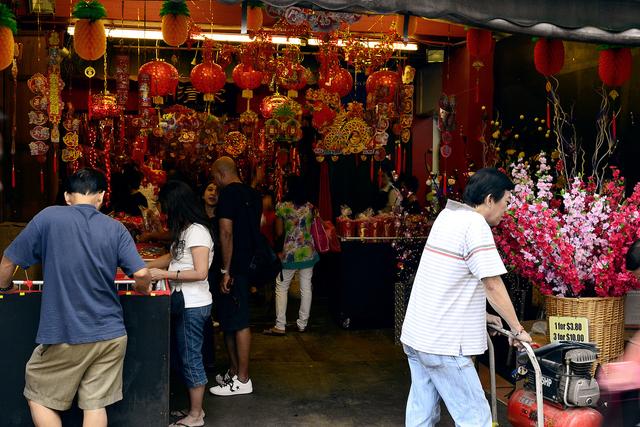 华人人口占新加坡总人口74%，为何新加坡却选择亲近美国？