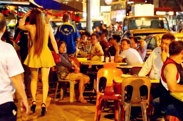 新加坡红灯区因冠状病毒歇业，性工作者谋生艰难