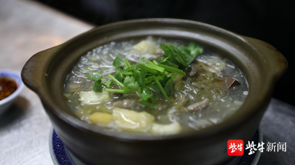 「城市苏醒·寻味金陵①」恢复堂食的南京大牌档里，久违的“金陵味道”一如往昔