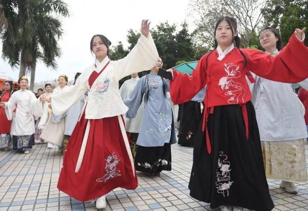 “汉服热”能否走向世界？