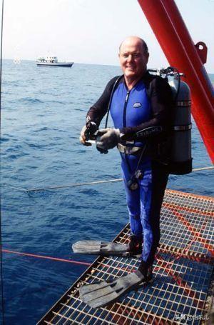 迈克哈彻，被视为“水下文物克星”，也是他逼出了“南海一号”