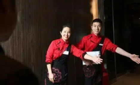 张勇要“退休”，终于知道海底捞服务员为什么永远热情了