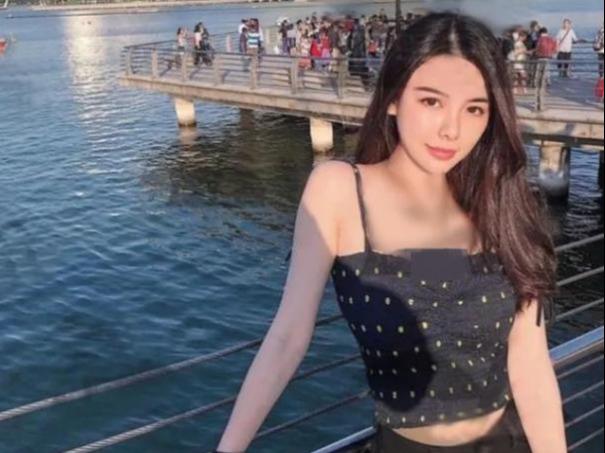 赌王3房儿子交往21岁嫩模，长相甜美疑似整容，穿搭刻意学前妻？