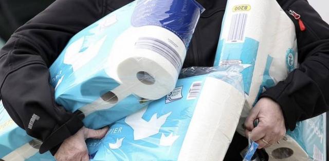 超市厕纸被抢购一空 美国邻居拜托华人帮忙从中国买纸