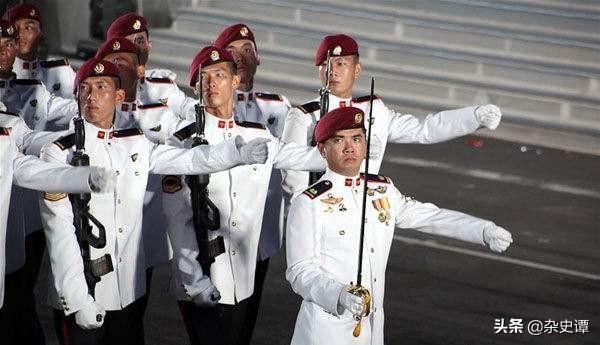 “国民服役”：新加坡为什么人人都要当兵