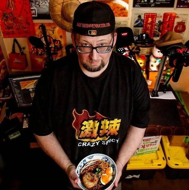 全世界最爱吃泡面的男人，吃了3000多款选出最好吃的10包刷爆吃货圈：中国泡面威武