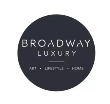 FunnerART x Broadway Luxury Arts 带来奢侈英伦风