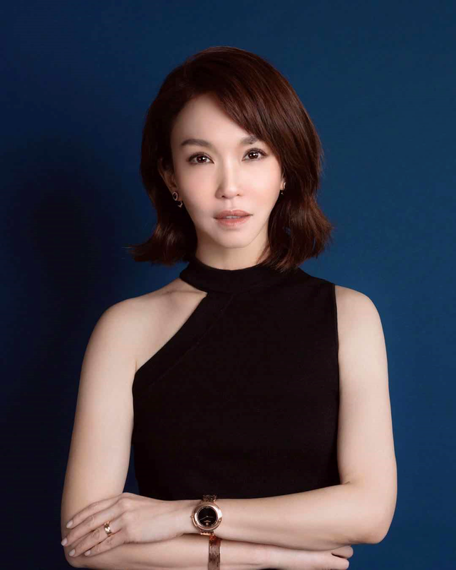 范文芳这身材女星里少女，穿连衣裙气质开挂，高挑纤瘦