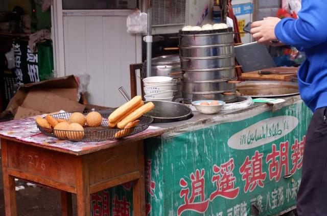 在街边小吃面前，米其林星级餐厅瞬间逊色