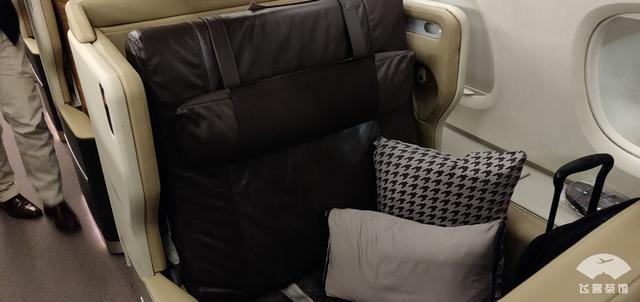 拔草新航A350商务舱！座椅比他航头等舱还宽敞，飞机餐超有食欲