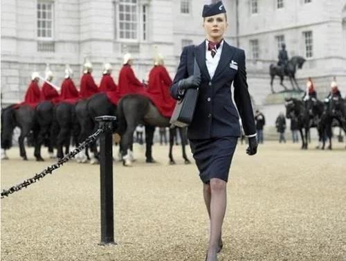 各国空姐制服大比拼，法国航空制服，仿佛行走在空中的时装秀