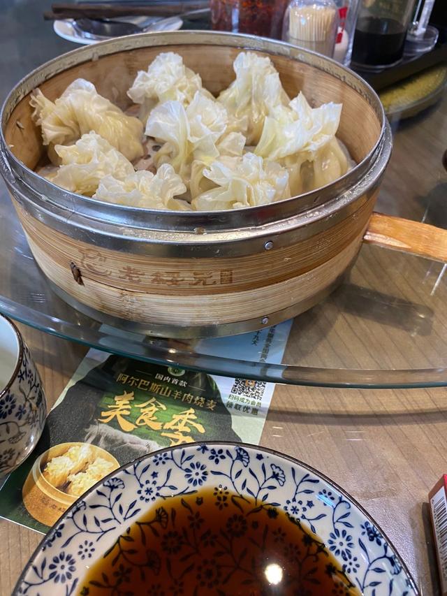 早出晚归：呼和浩特北京往返，吃午饭喝下午茶晚上吃烧麦啥感觉？