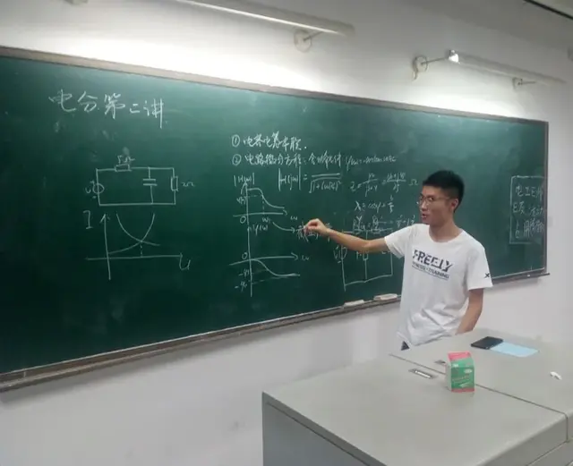 学霸故事 | 2016年，他还是科研“小白”；2020年：他奋斗成了“学霸”