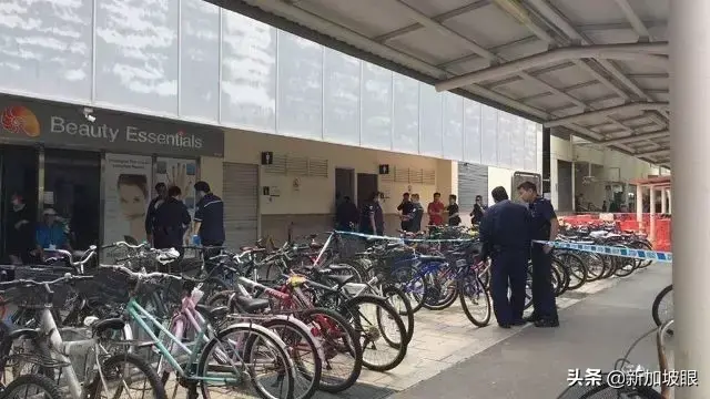 新加坡组屋楼下惊现弃婴，身上带着脐带和血迹