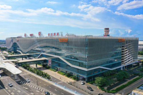 美兰奥特莱斯亮了，中国机场站前综合体商业也亮了