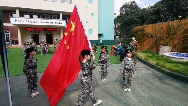 厉害了我的国，伊顿孩子献礼祖国