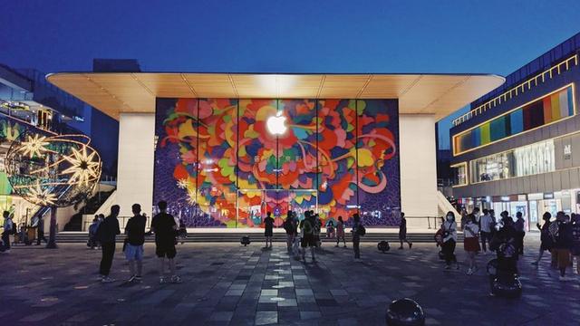 全球首家渐变玻璃 Apple Store 开业后，「背后功臣」竟然在天津？