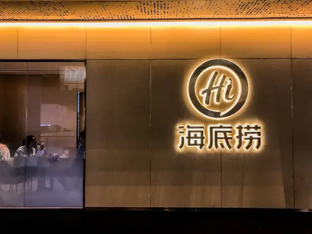 迅速扩张后接连闭店，服务模式不再吃香，海底捞还捞得起来吗？