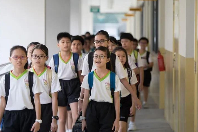 新加坡“中考升学率”仅20%，他们为何不焦虑，原因叫人感慨万千
