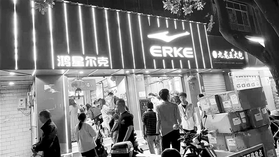 鸿星尔克给河南捐赠5000万元物资“火出圈”昆明部分门店卖断货 日营业额暴增十多倍