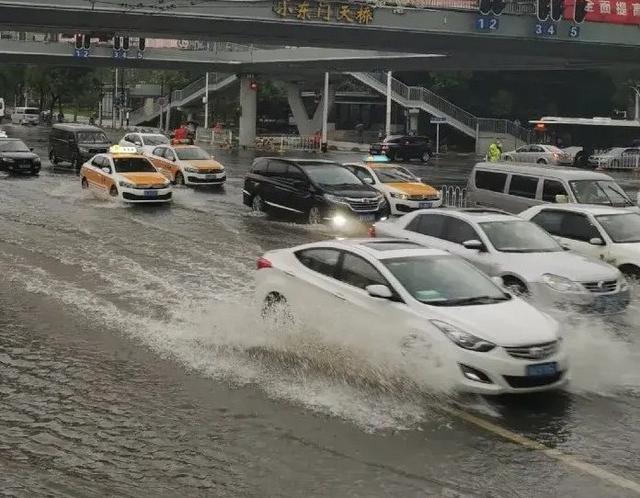 暴雨连绵降江城，武汉的洪涝也经历了无数次。但原因究竟何在？