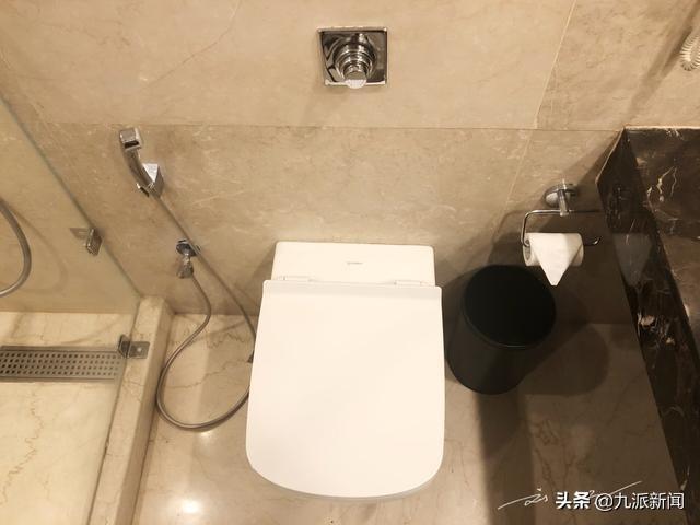 离开了冲便器的印度人遭遇“如厕”困境：我只会用水洗 不会用纸擦