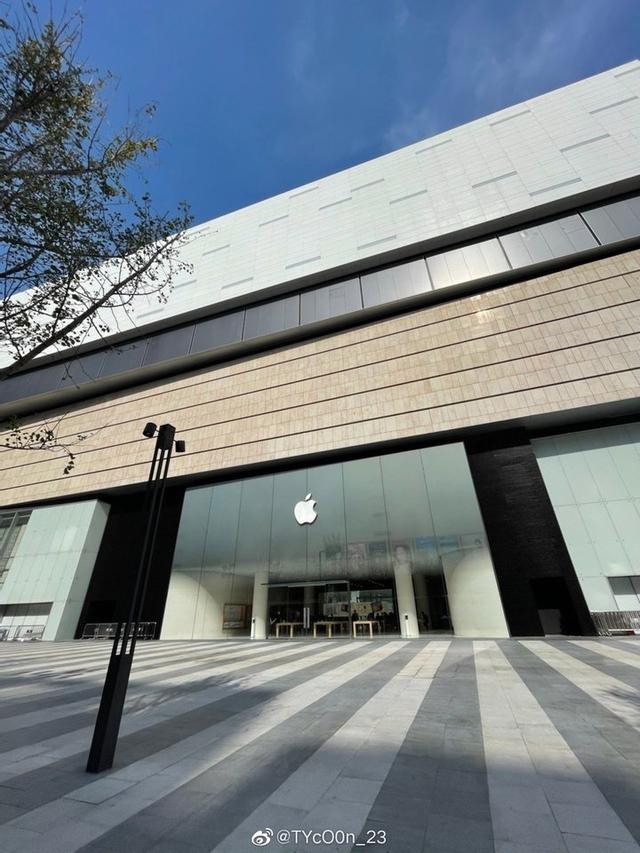 全球首家渐变玻璃 Apple Store 开业后，「背后功臣」竟然在天津？