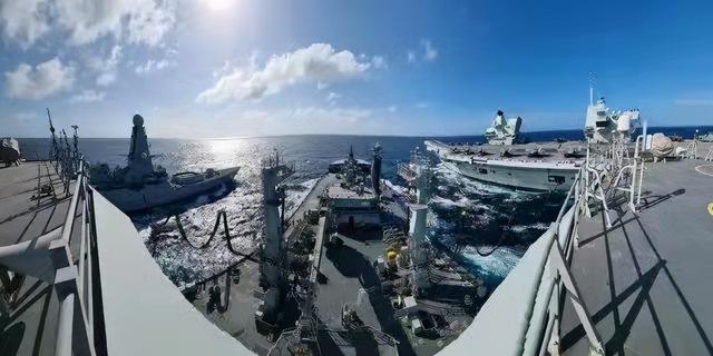 磕磕绊绊的英国航母战斗群：护航驱逐舰再次脱离编队，趴窝新加坡