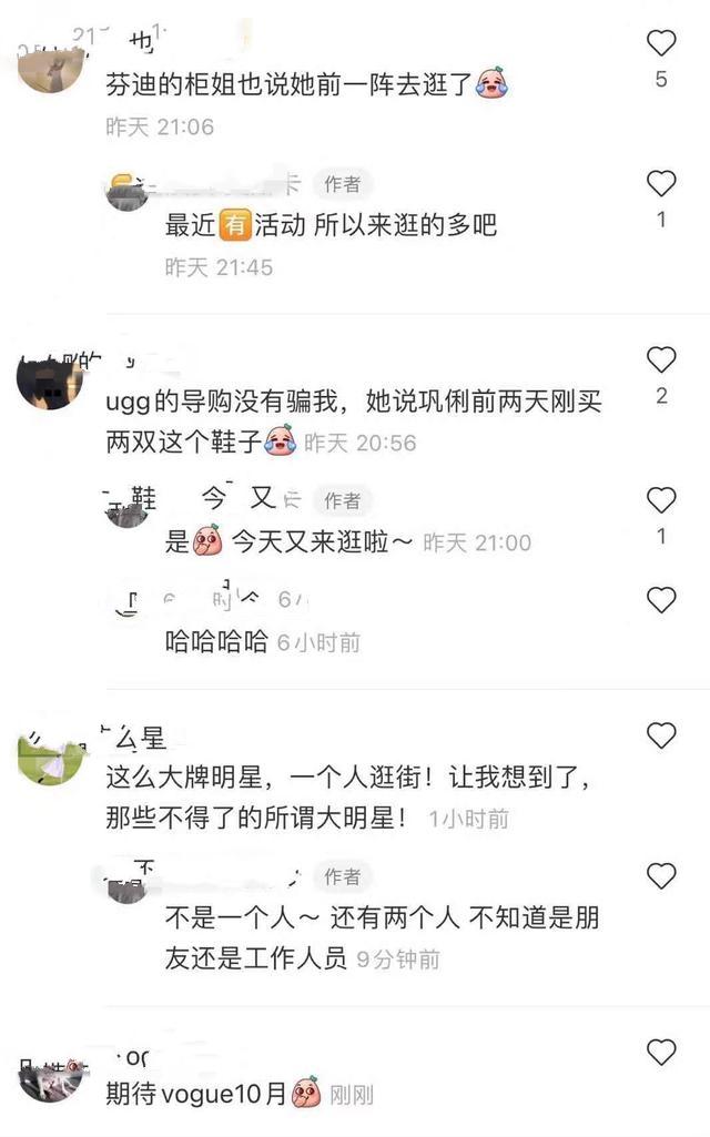 巩俐回国后逛街被偶遇，扎丸子头穿凉鞋非常接地气，身边没有助理