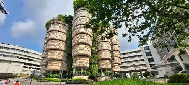 来新加坡的第3个月，指南者留学学员在NTU读「应用经济」​