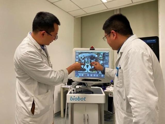 微创机器人对外合作项临床试验成功启动并完成首例手术