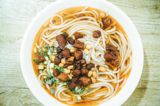 螺蛳粉、湖南米粉、南昌拌粉……速食米粉的千亿战场