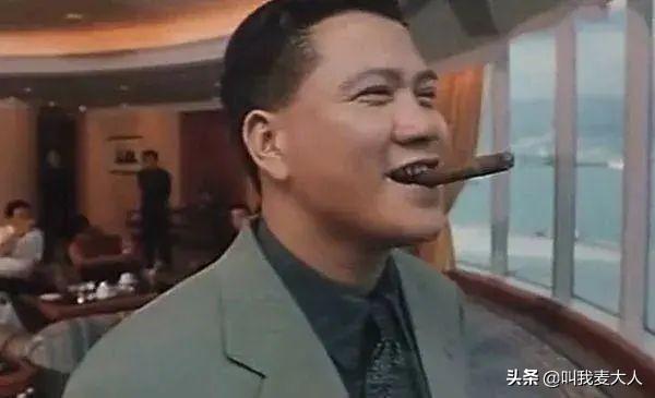 大哥万梓良霸气收徒！TVB知名男星磕头拜师，拿一捆钱砸头被质疑