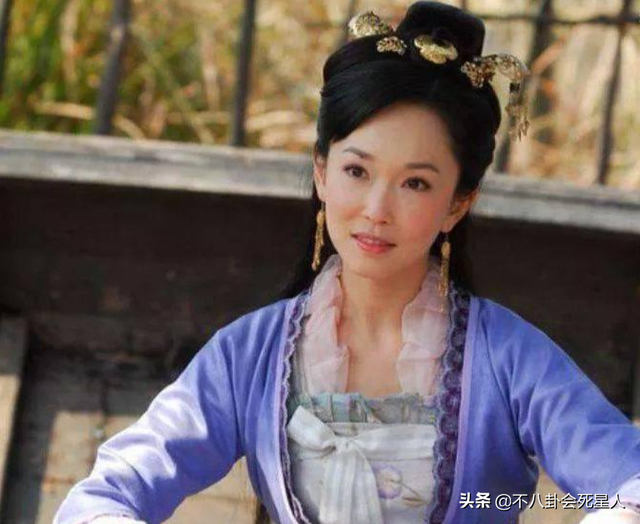 新加坡四大古装美人，惊艳时光，如今有人离异带娃，有人嫁入中国