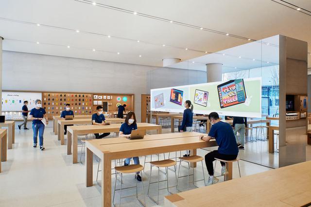 全球首家渐变玻璃 Apple Store 开业后，「背后功臣」竟然在天津？