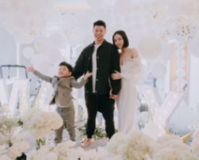 国庆第一对！何猷君富婆前任高调宣布将二婚，晒鸽子蛋钻戒显富贵