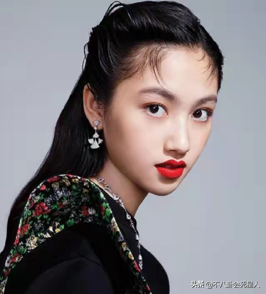 任达华16岁女儿身高近1米8，拍性感写真，被称“最美星二代”