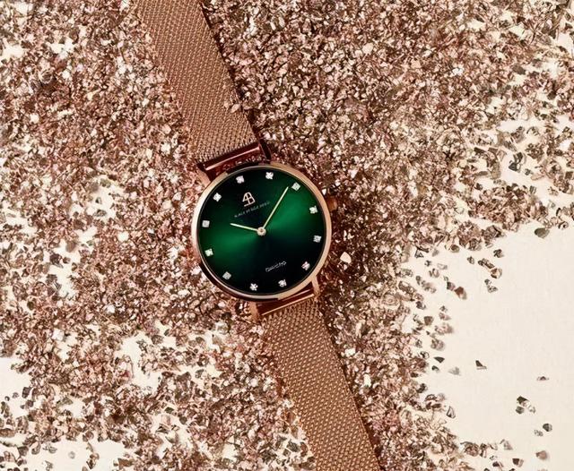 “火爆”的ins风轻奢钻石女表，一眼就心动，浪漫“表”达爱