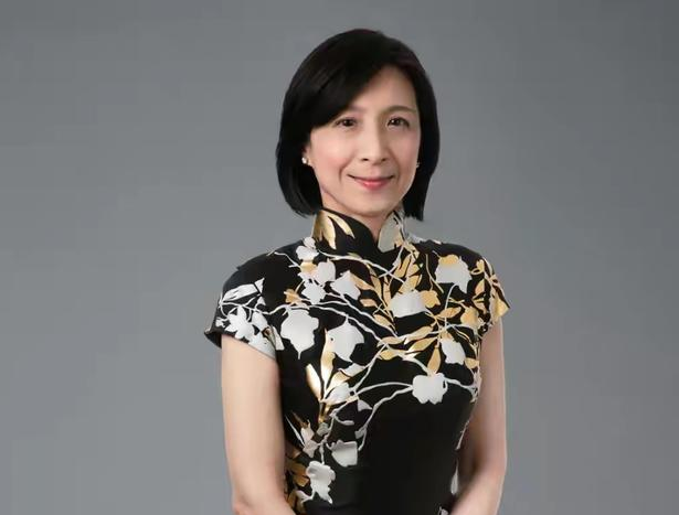 新加坡女富豪身家827亿，福布斯唯一的女性，最喜欢穿中国旗袍