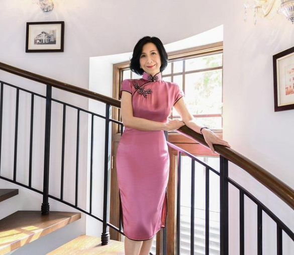 新加坡女富豪身家827亿，福布斯唯一的女性，最喜欢穿中国旗袍